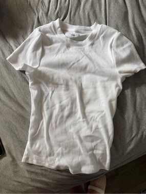 Hollister Women’s White Ribbed Short-Sleeve Baby Tee